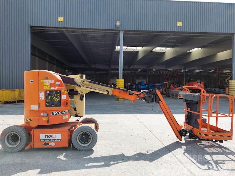 JLG E300AJP Plataformas con brazo de elevación manual