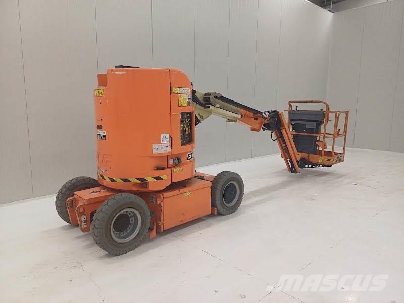 JLG E300AJP Plataformas con brazo de elevación manual