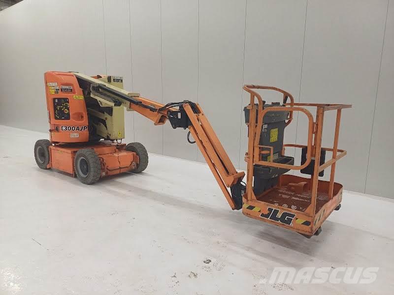 JLG E300AJP Plataformas con brazo de elevación manual