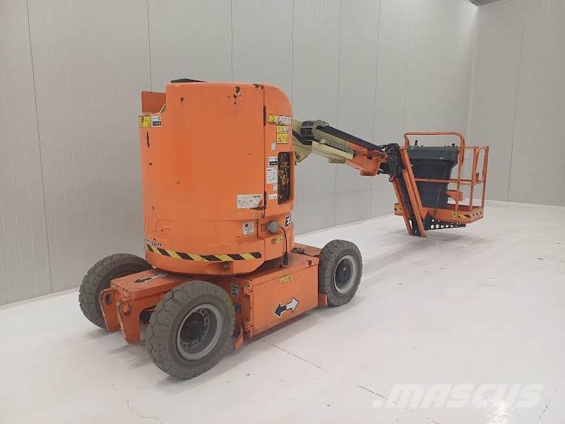 JLG E300AJP Plataformas con brazo de elevación manual