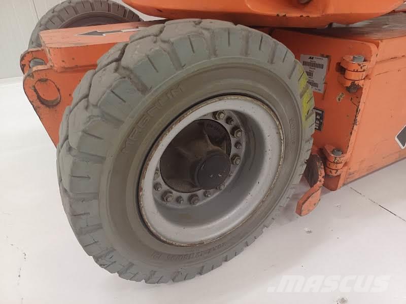 JLG E300AJP Plataformas con brazo de elevación manual