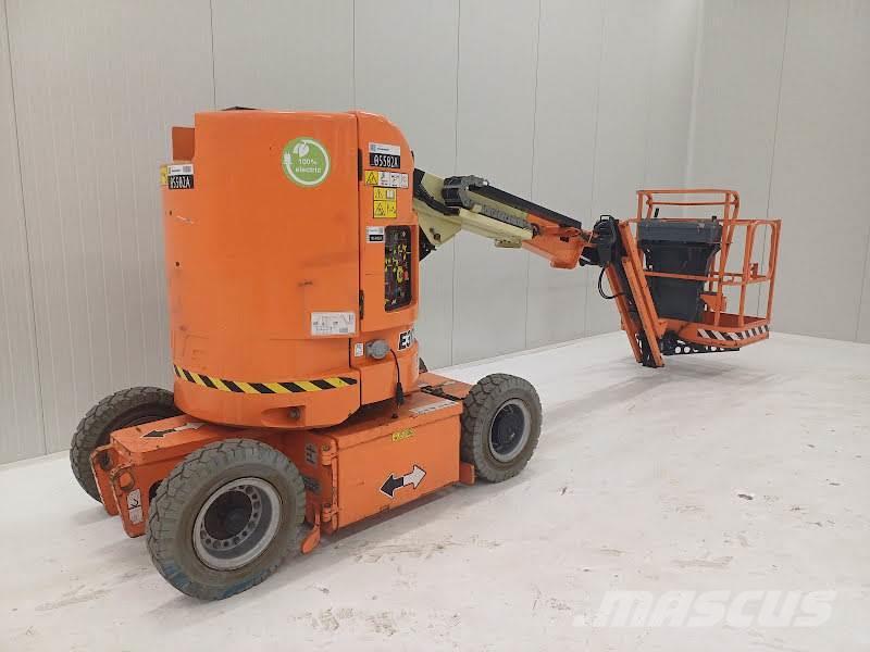 JLG E300AJP Plataformas con brazo de elevación manual