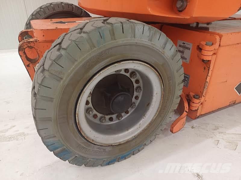 JLG E300AJP Plataformas con brazo de elevación manual