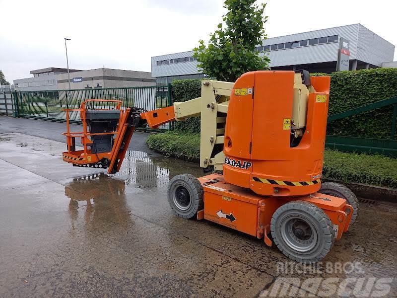 JLG E300AJP Plataformas con brazo de elevación manual