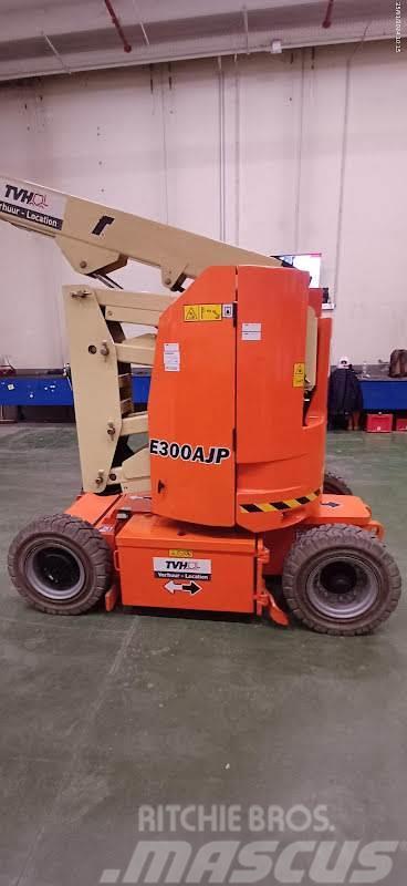 JLG E300AJP Plataformas con brazo de elevación manual