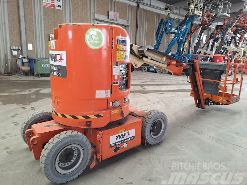 JLG E300AJP Plataformas con brazo de elevación manual