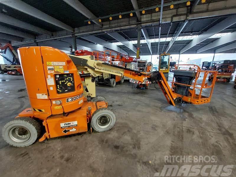 JLG E300AJP Plataformas con brazo de elevación manual