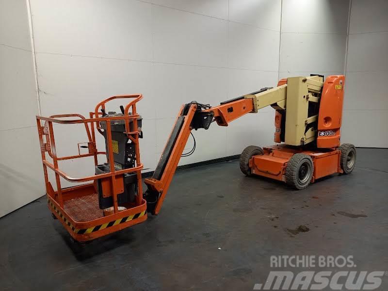 JLG E300AJP Plataformas con brazo de elevación manual