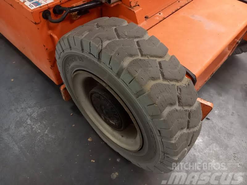 JLG E300AJP Plataformas con brazo de elevación manual