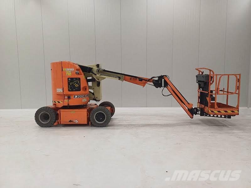 JLG E300AJP Plataformas con brazo de elevación manual