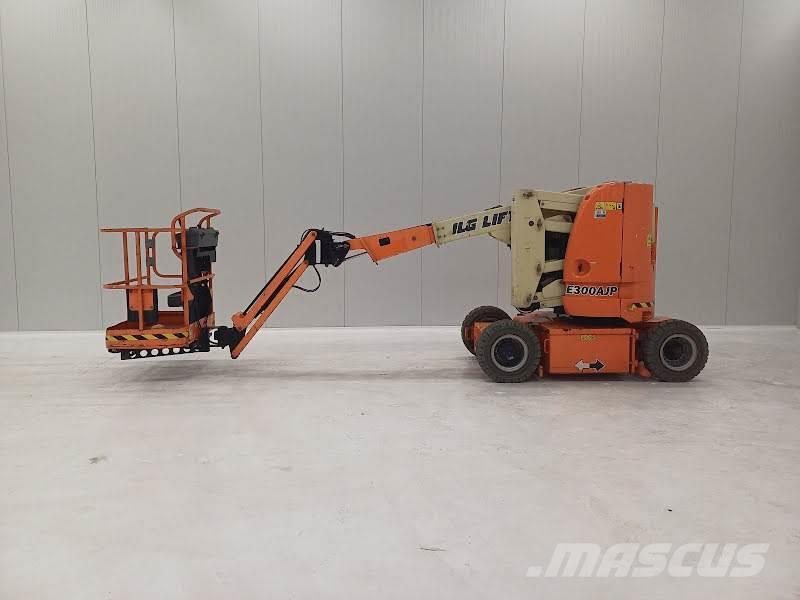 JLG E300AJP Plataformas con brazo de elevación manual