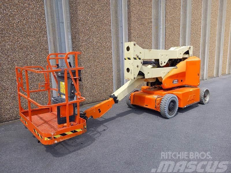 JLG E400AN Plataformas con brazo de elevación manual