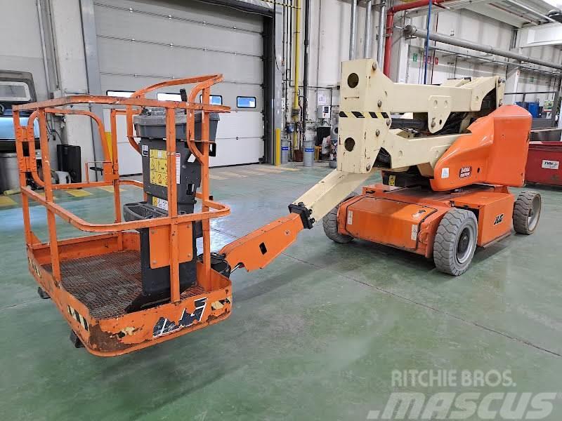 JLG E400AN Plataformas con brazo de elevación manual