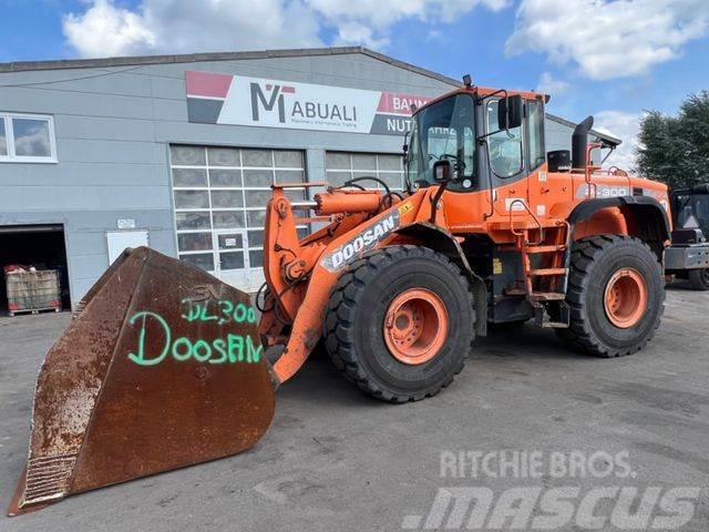 Doosan DL300 Cargadoras sobre ruedas