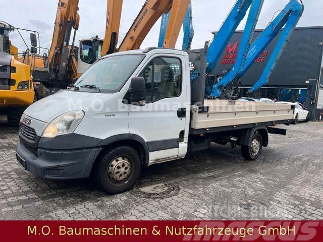 Iveco 35S13 Caja abierta/laterales abatibles