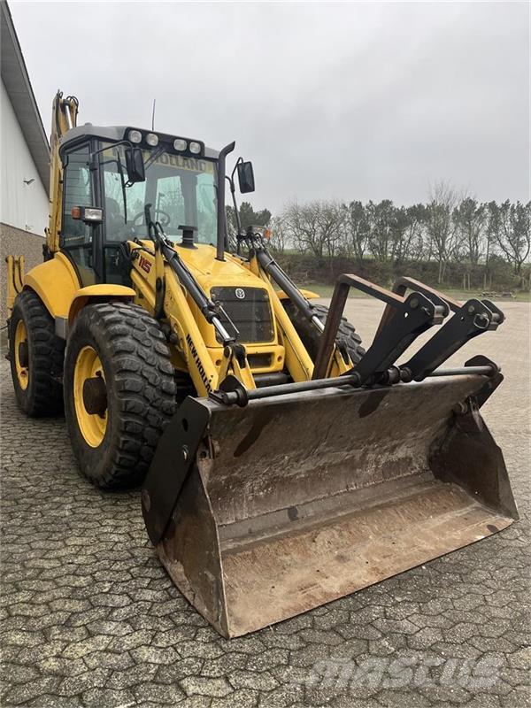 New Holland B115 Retrocargadoras