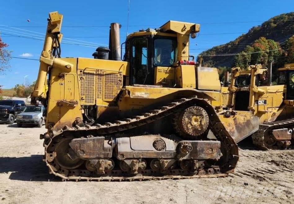 CAT D10T Buldozer sobre oruga