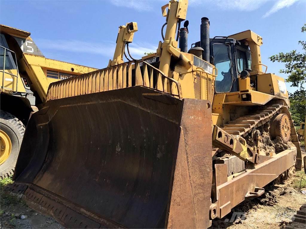 CAT D10T Buldozer sobre oruga