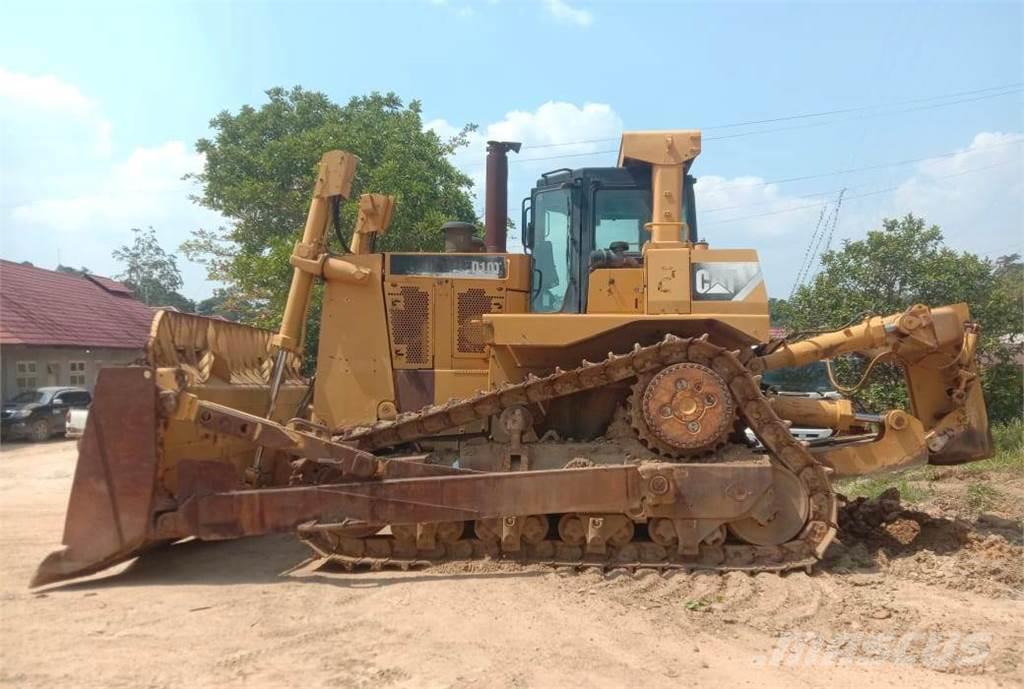 CAT D10T Buldozer sobre oruga