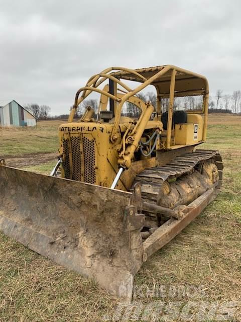 CAT D4D Buldozer sobre oruga