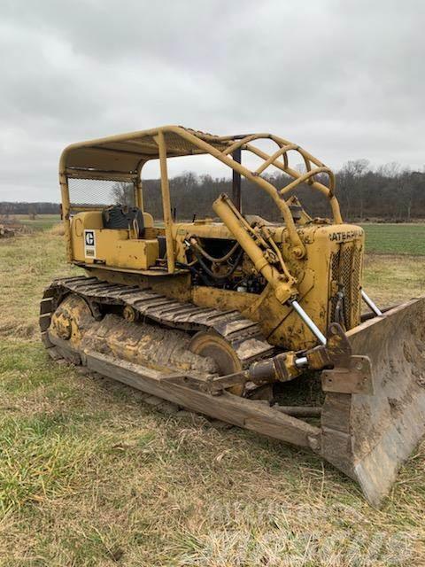 CAT D4D Buldozer sobre oruga