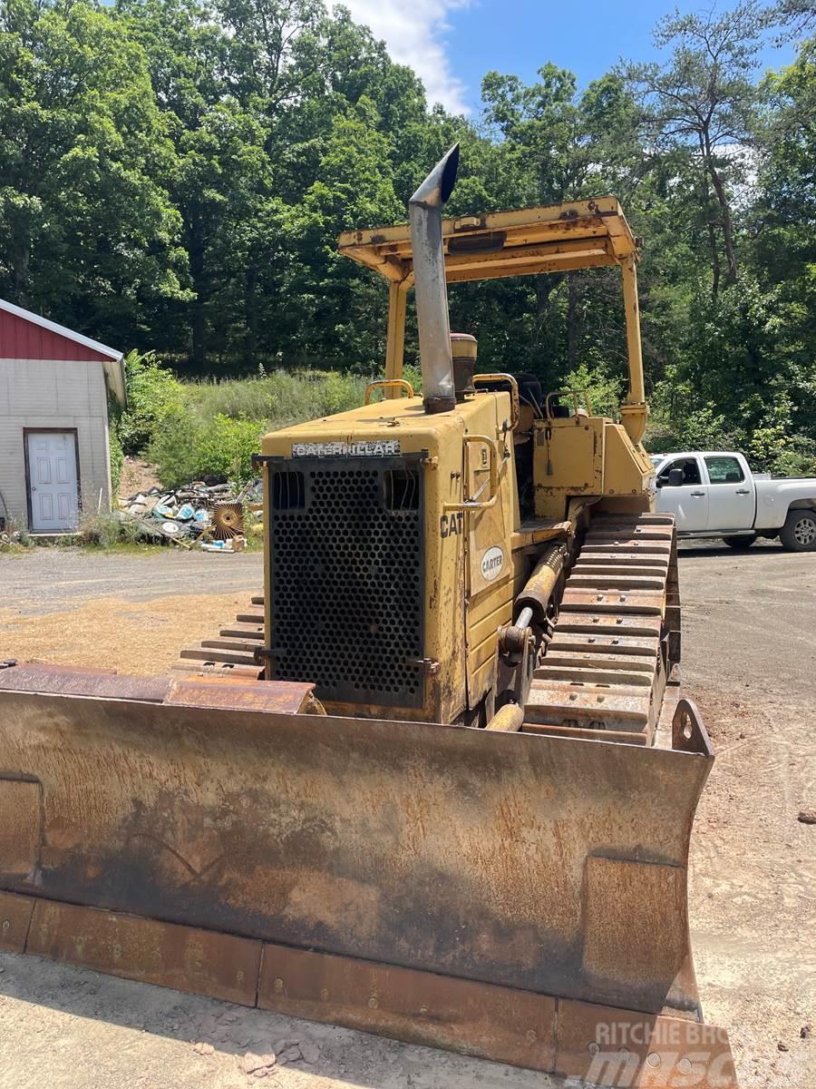 CAT D4H Buldozer sobre oruga