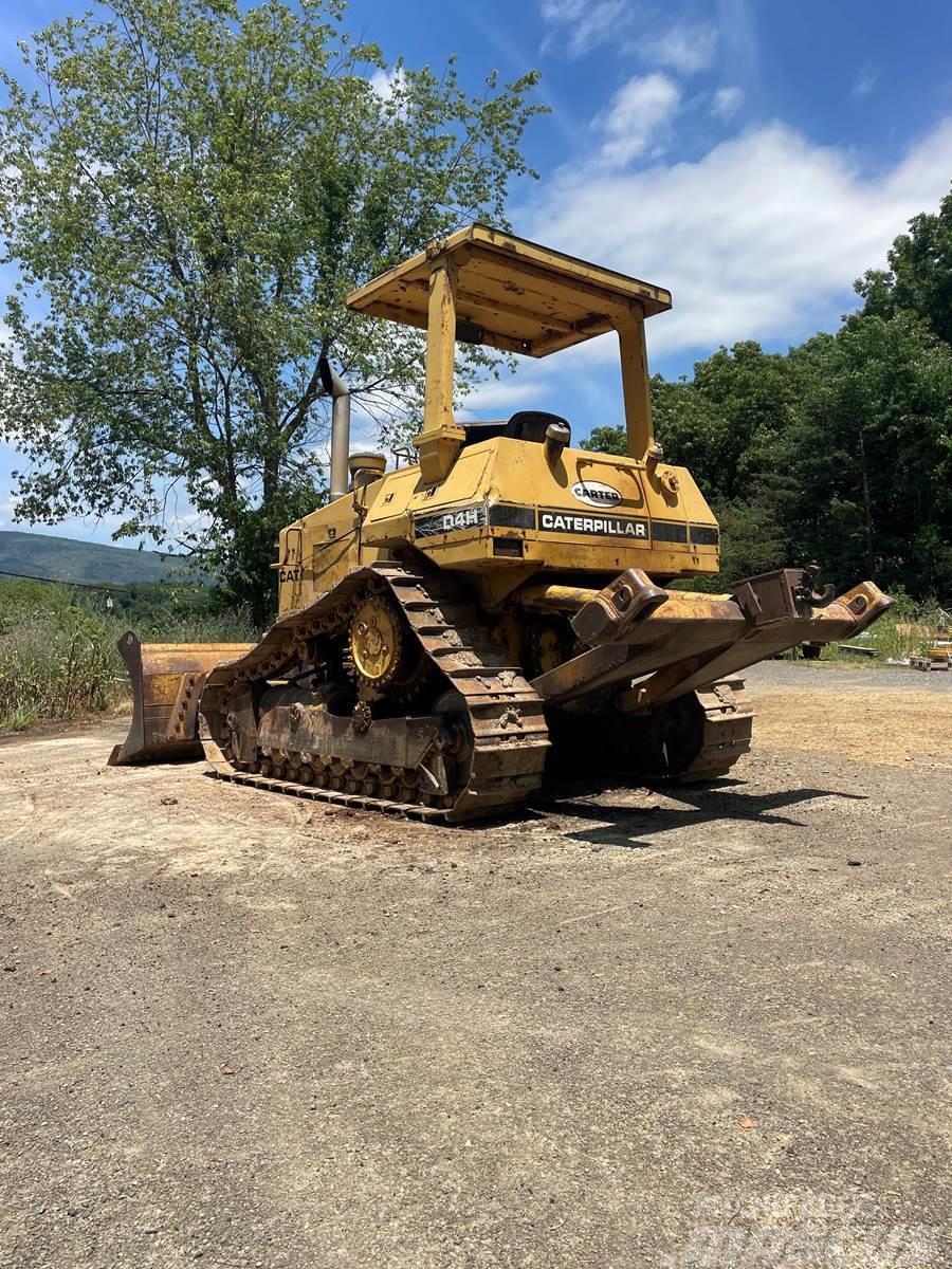 CAT D4H Buldozer sobre oruga