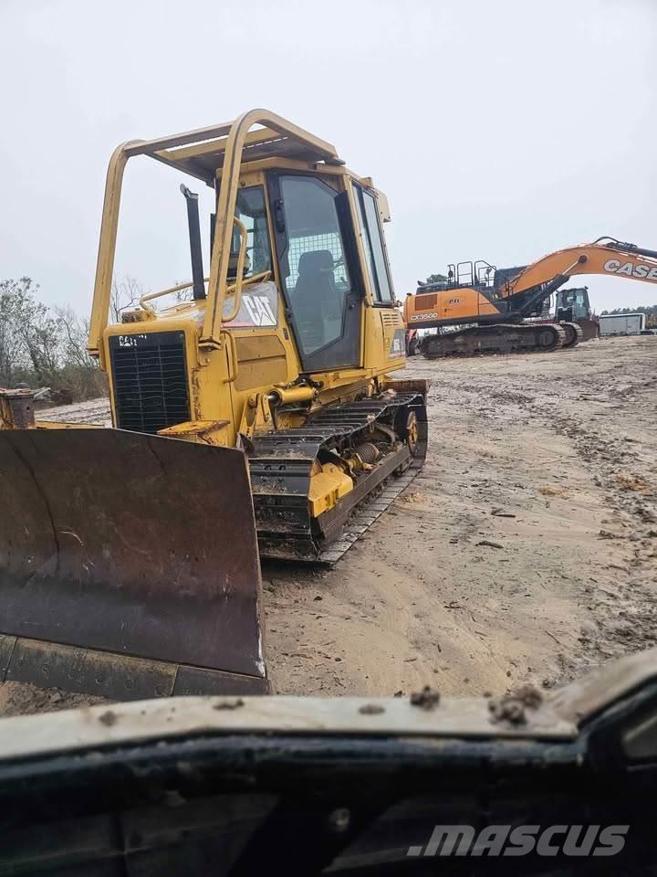 CAT D5G Buldozer sobre oruga