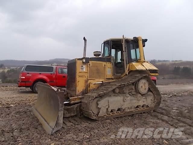 CAT D6M Buldozer sobre oruga