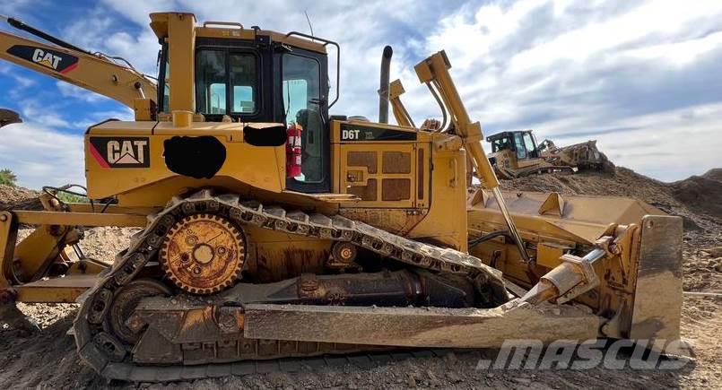 CAT D6T Buldozer sobre oruga