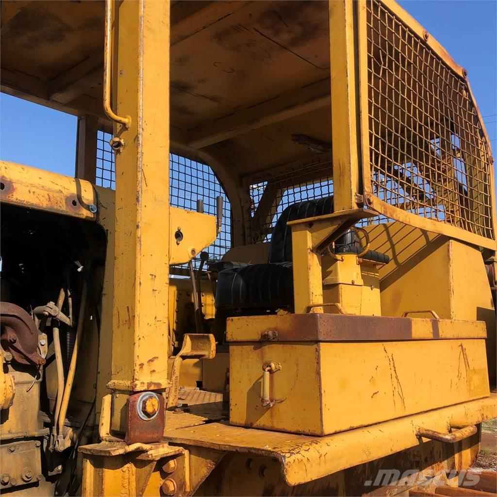 CAT D8H Buldozer sobre oruga