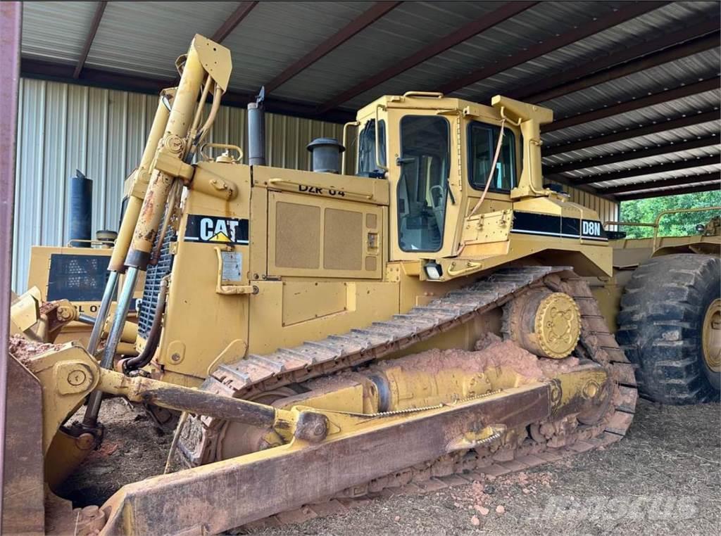 CAT D8N Buldozer sobre oruga