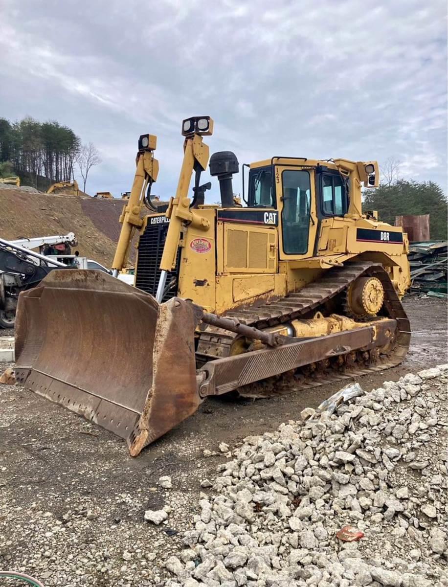 CAT D8R Buldozer sobre oruga