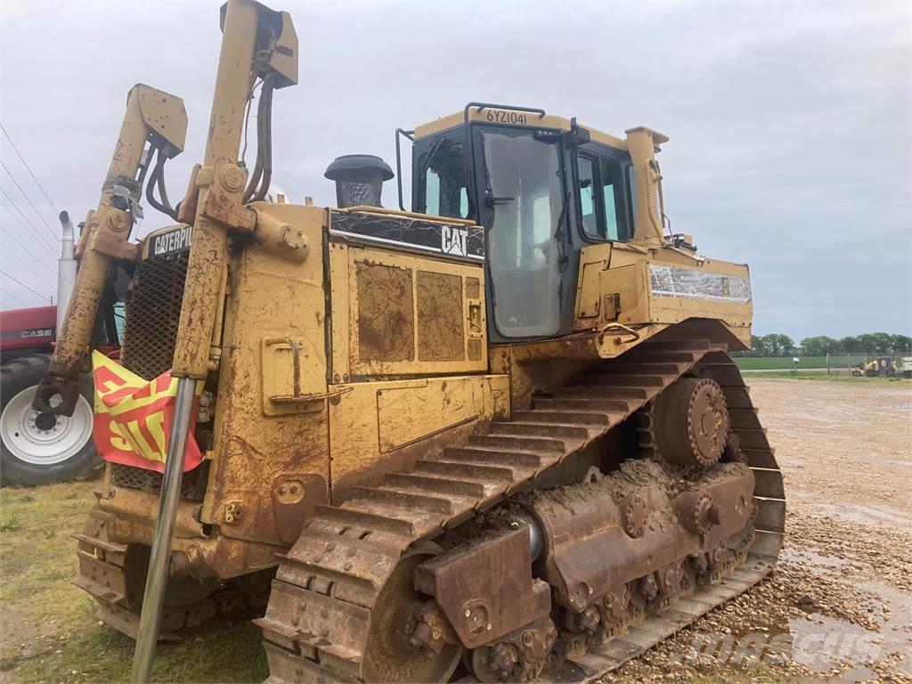 CAT D8R Buldozer sobre oruga