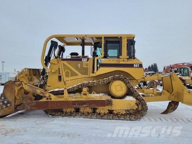 CAT D8T Buldozer sobre oruga