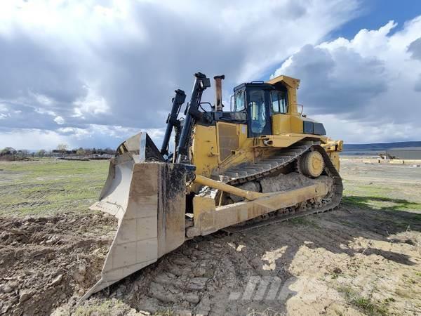 CAT D9N Buldozer sobre oruga