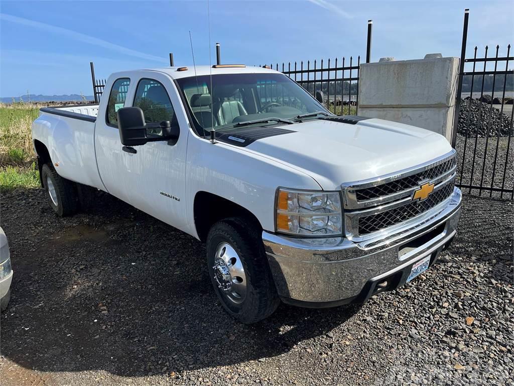 Chevrolet 3500HD Caja abierta/laterales abatibles