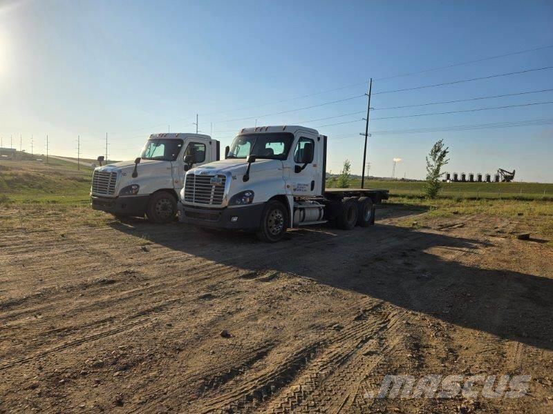 Freightliner Cascadia Camiones de cama baja