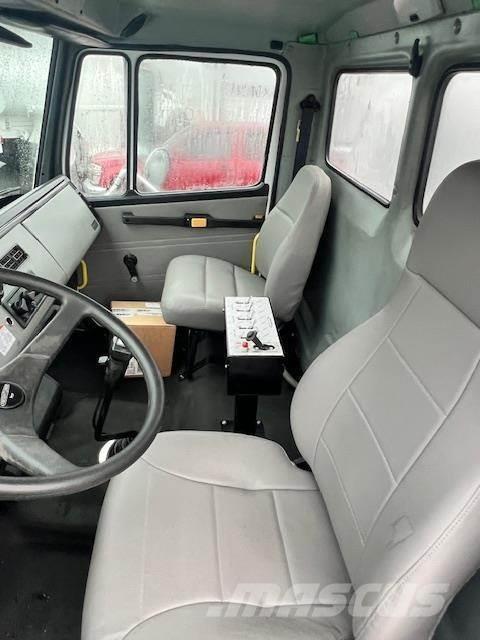 Freightliner FL70 Camiones cisternas