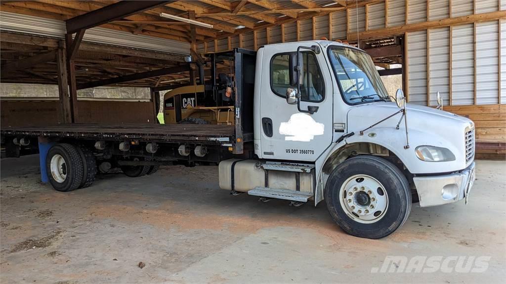 Freightliner M2 Camiones de cama baja