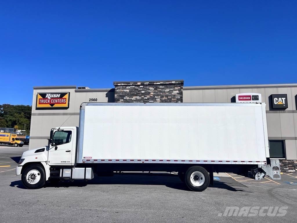 Hino 268A Camiones con caja de remolque