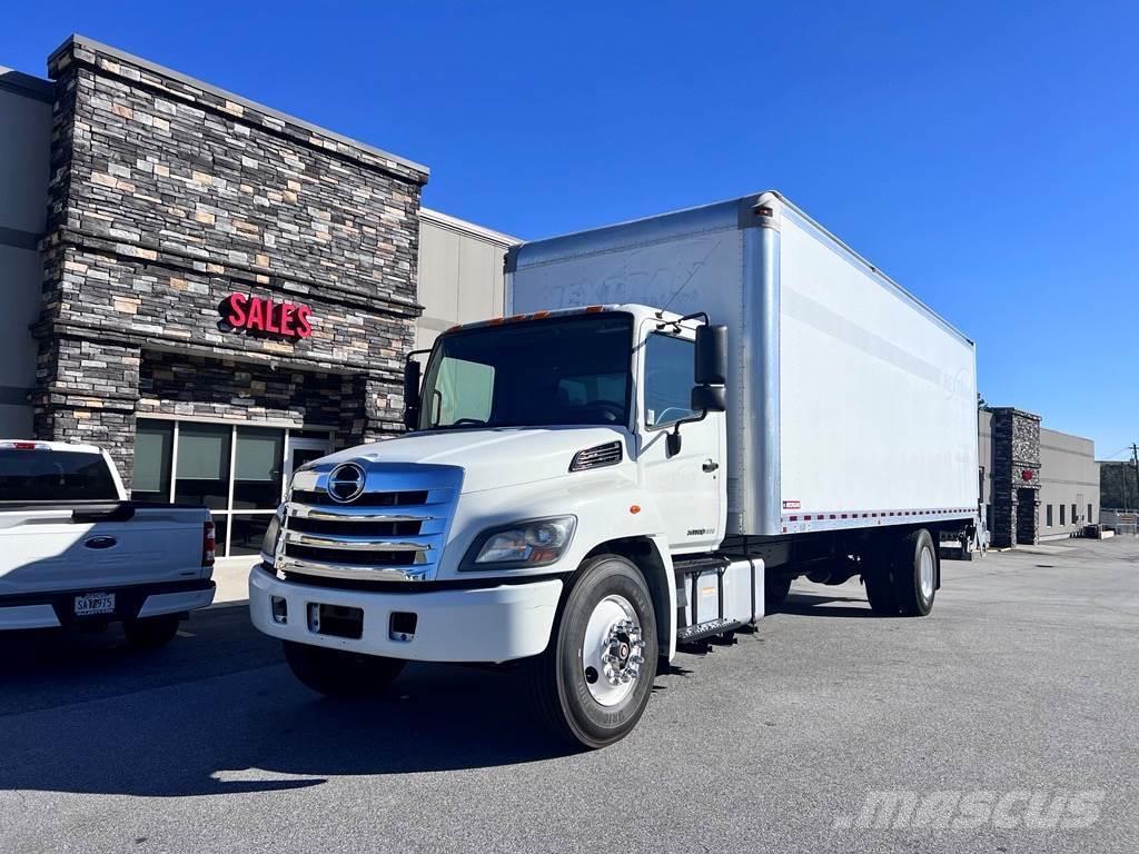 Hino 268A Camiones con caja de remolque