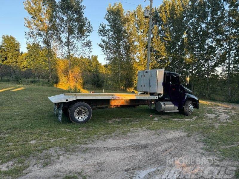 Kenworth T300 Camiones de cama baja