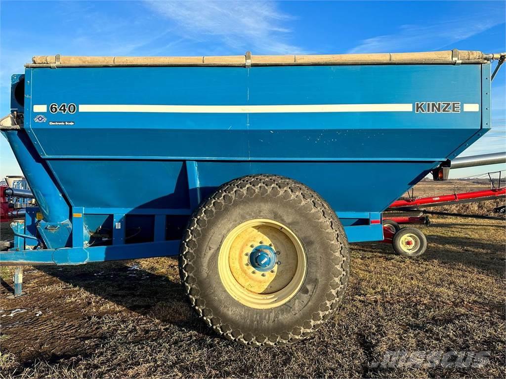 Kinze 640 Carros de trasladar grano