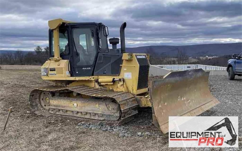 Komatsu D41P Buldozer sobre oruga