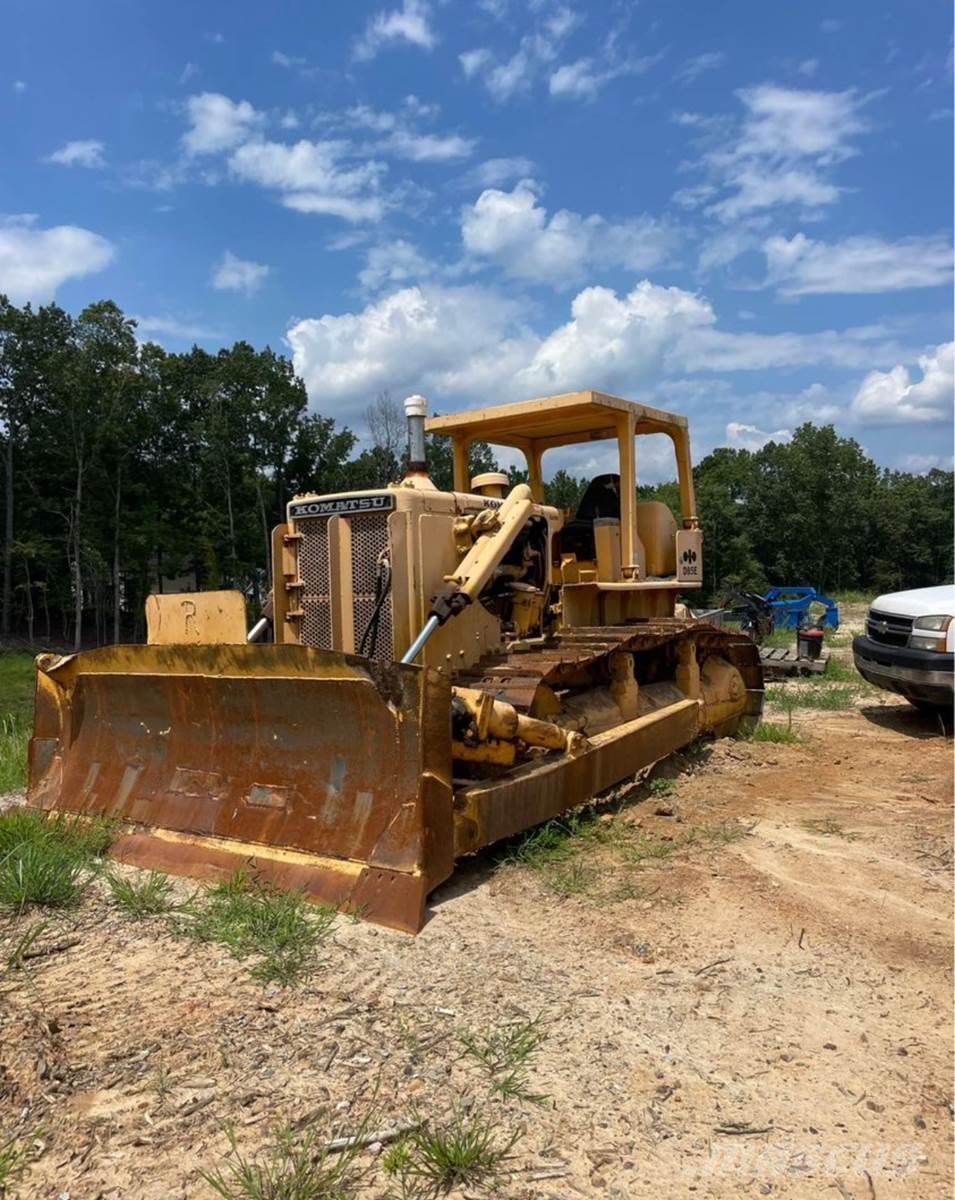 Komatsu D85E Buldozer sobre oruga