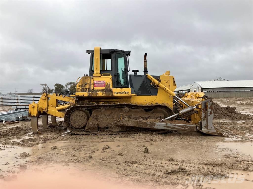 Komatsu D87E Buldozer sobre oruga