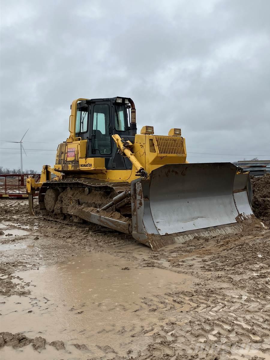 Komatsu D87E Buldozer sobre oruga