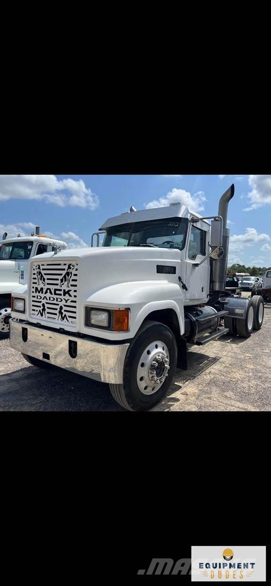 Mack CHN613 Camiones tractor