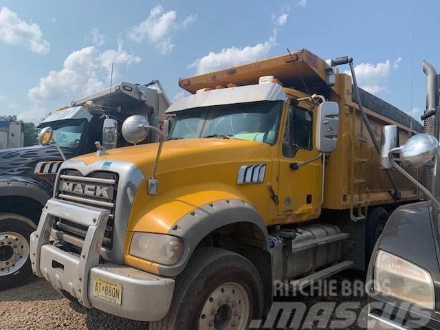 Mack GR64FR Bañeras basculantes usadas